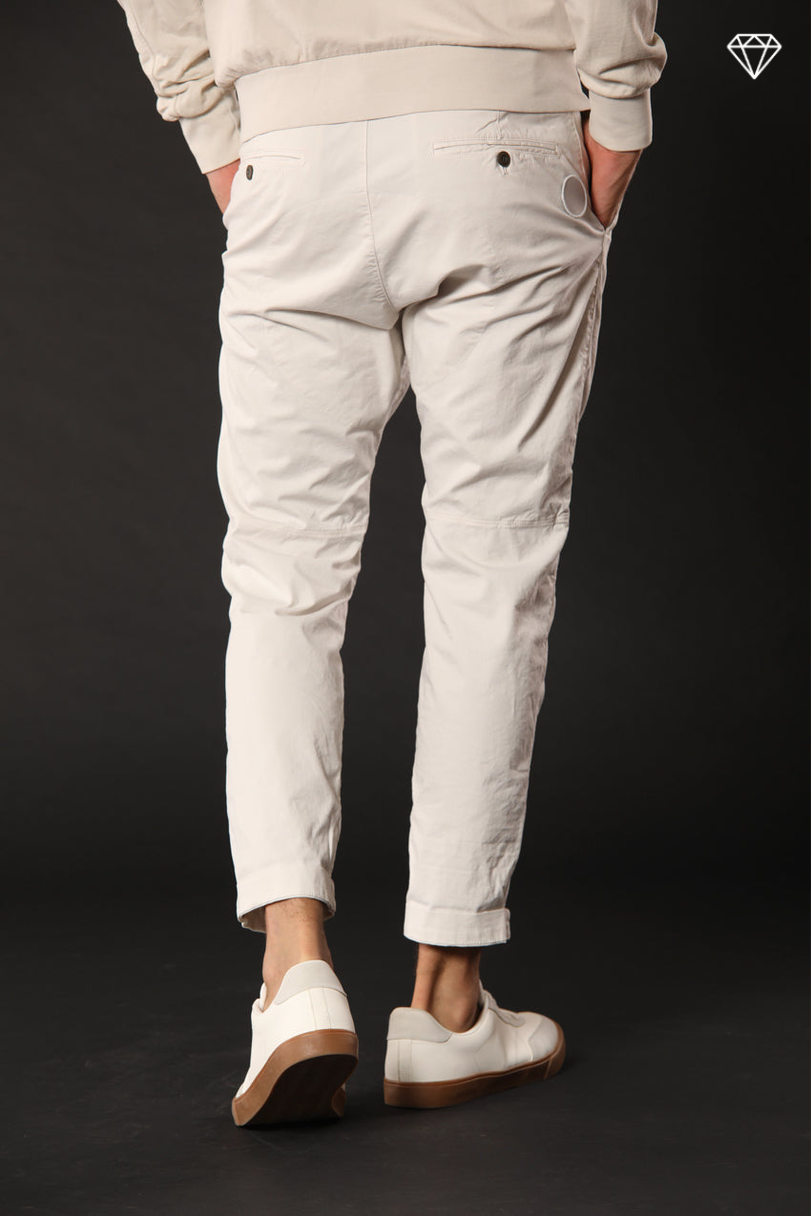 John Coolkhinos pantalon chino homme en satin stretch logo edition carrot fit ①