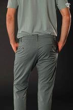 John Coolkhinos pantalon chino homme en satin stretch logo edition carrot fit ①