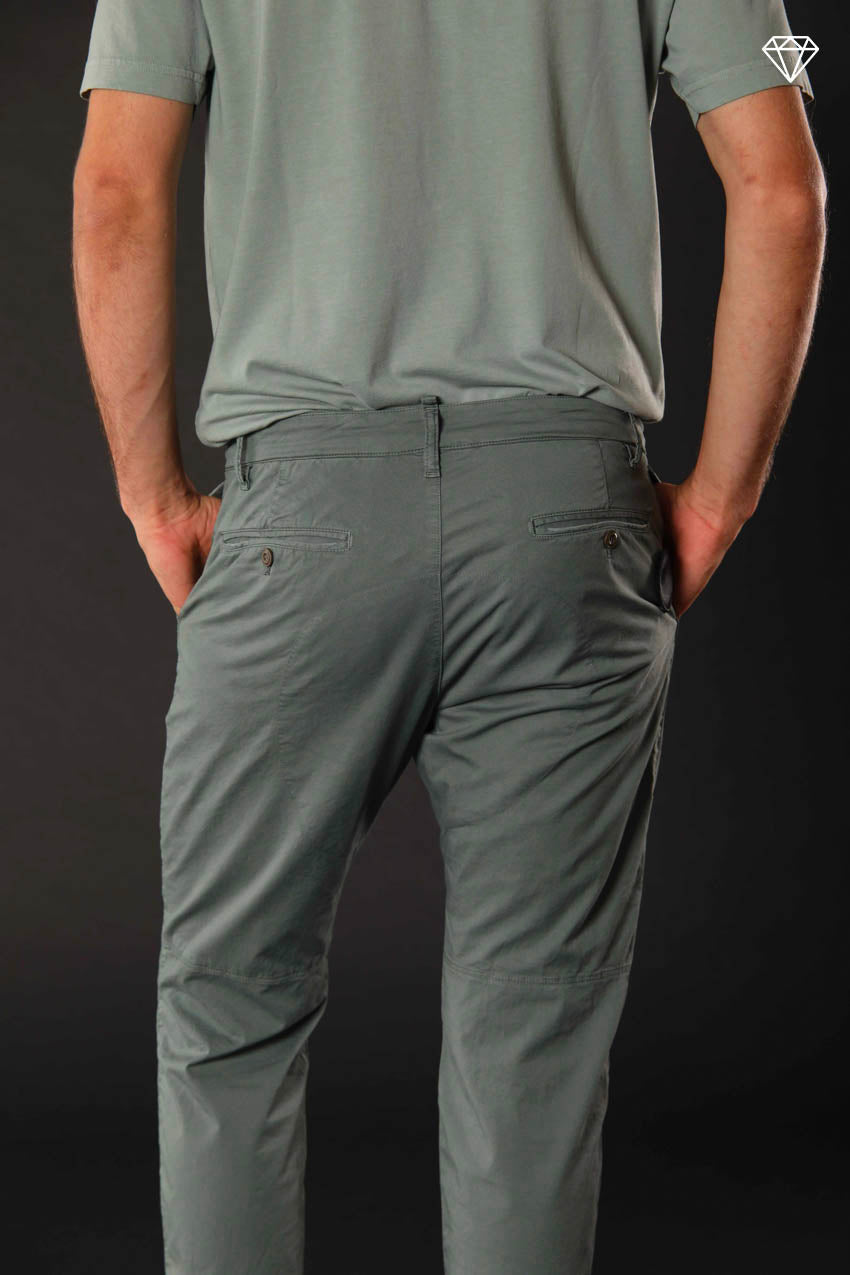 John Coolkhinos pantalon chino homme en satin stretch logo edition carrot fit ①