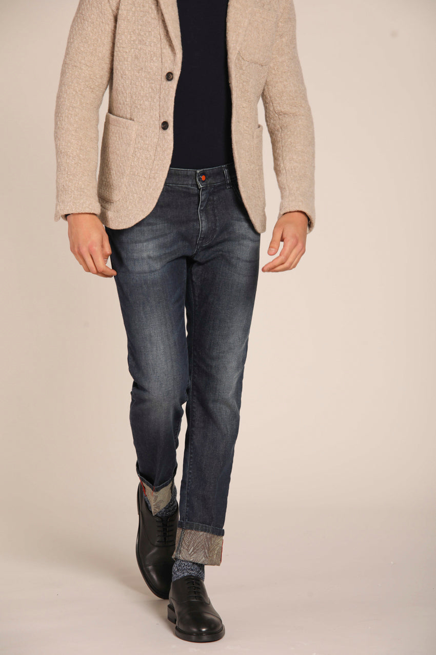 immagine 2 di pantalone chino uomo in denim con stampa giungla in blu navy fit slim di Mason's