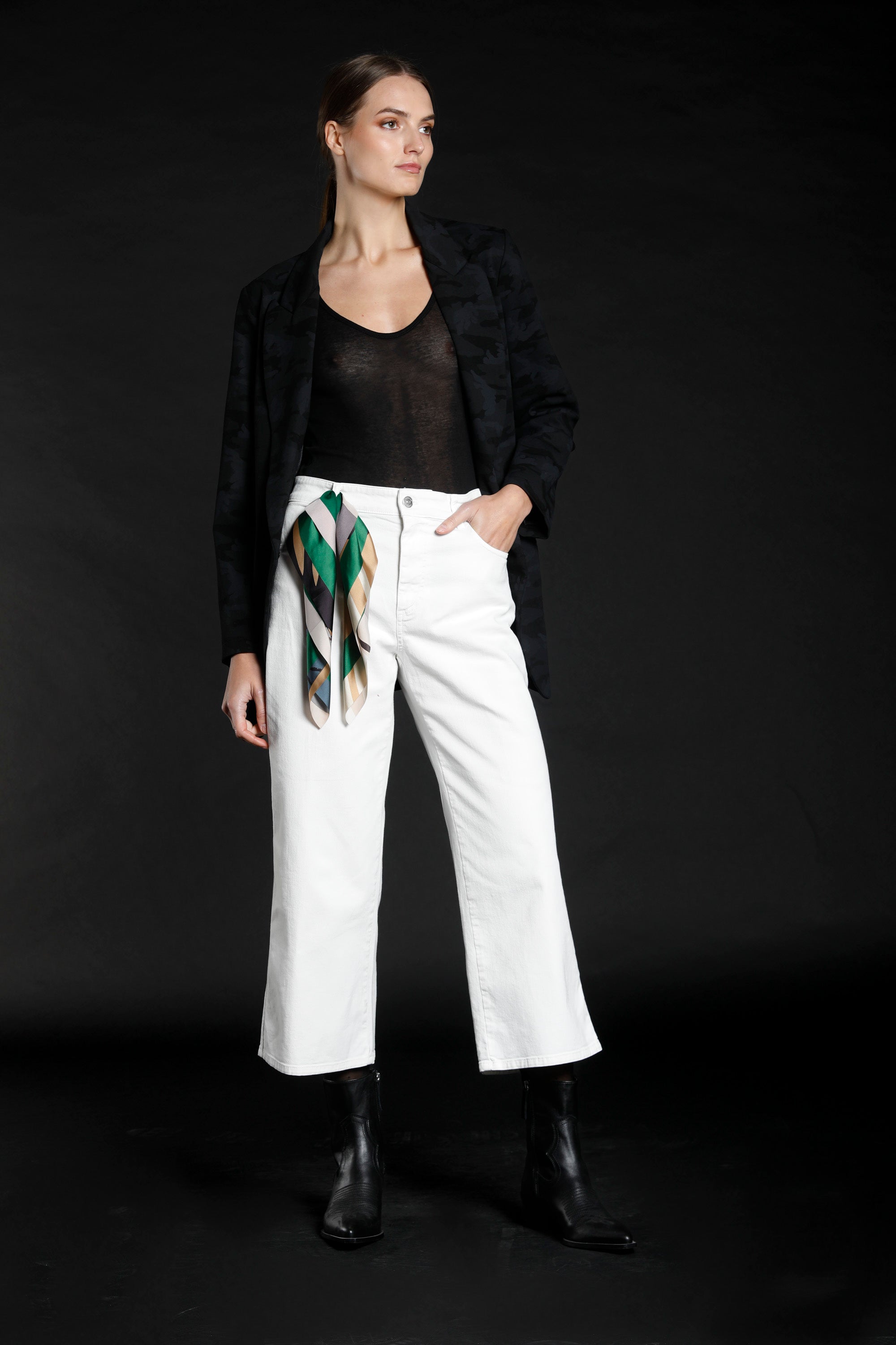 Image 2 de pantalon 5 poches en denim stretch couleur blanc lait modèle Samantha de Mason 's