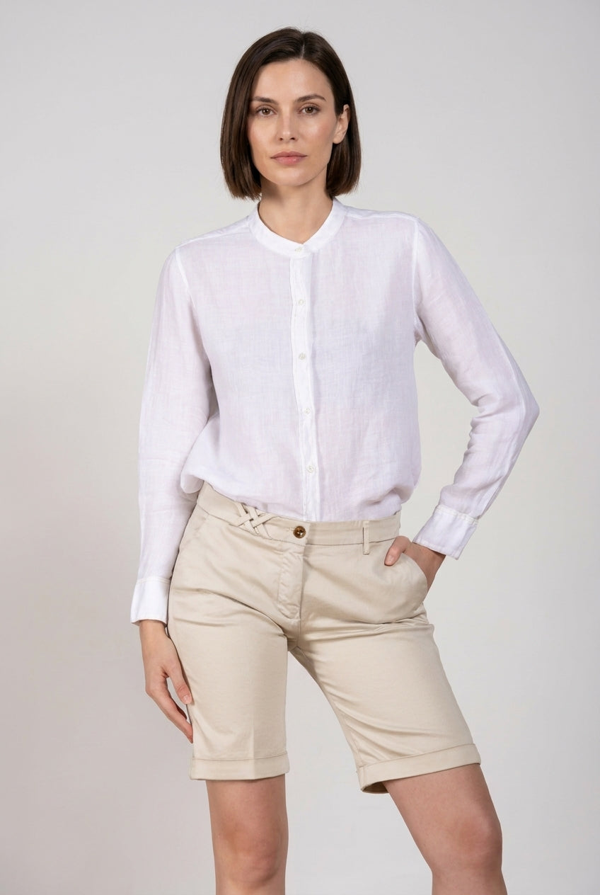 Bermuda chino donna New York Mason's stucco in raso stretch slim fit, vista frontale su modella SS26
