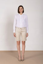 Dettaglio bermuda chino donna New York Mason's stucco in raso stretch SS26