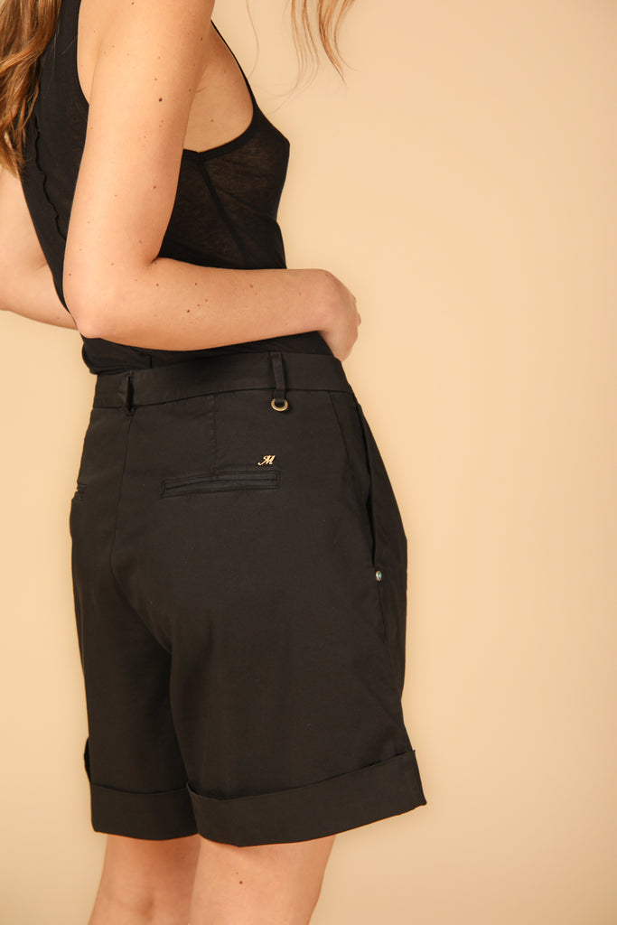 Image 4 of Mason's women's New York model chino bermudas with pleats in black color, relaxed fit