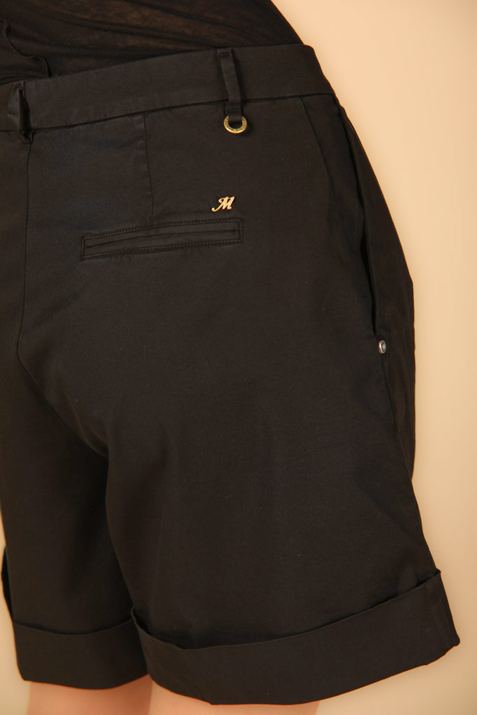 Image 3 of Mason's women's New York model chino bermudas with pleats in black color, relaxed fit
