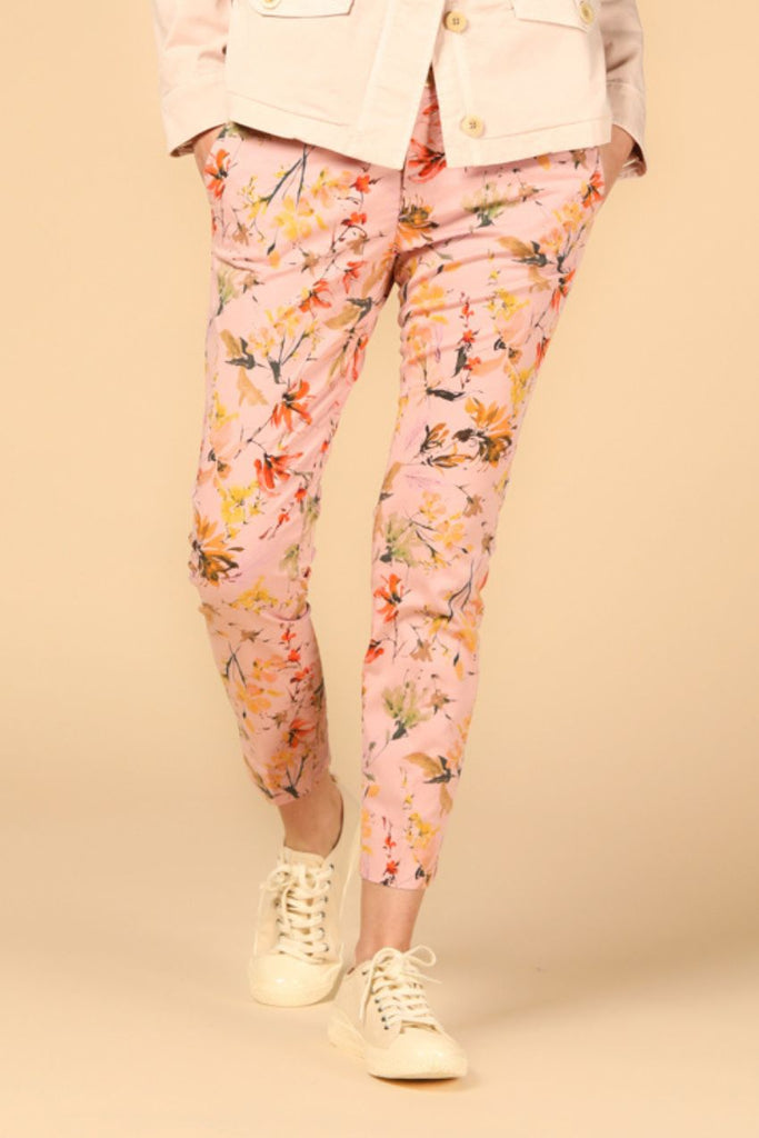 Image 2 of women's lilac capri chino pants, Jaqueline Curvie model, curvy fit by Mason's