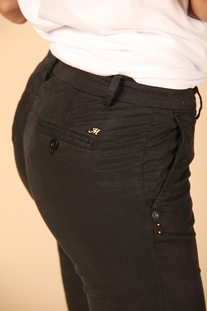 Image 3 of Women's Capri Chino Pants, Jacqueline Curvie Model, in Black, Curvy Fit by Mason's