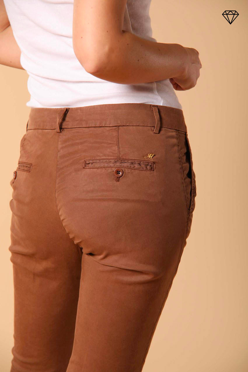 Immagine 3 di pantalone chino donna in twill modello Jaqueline Curvie curvy fit