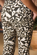 Jaqueline pantalon chino capri femme en gabardine avec imprimé géométrique slim fit