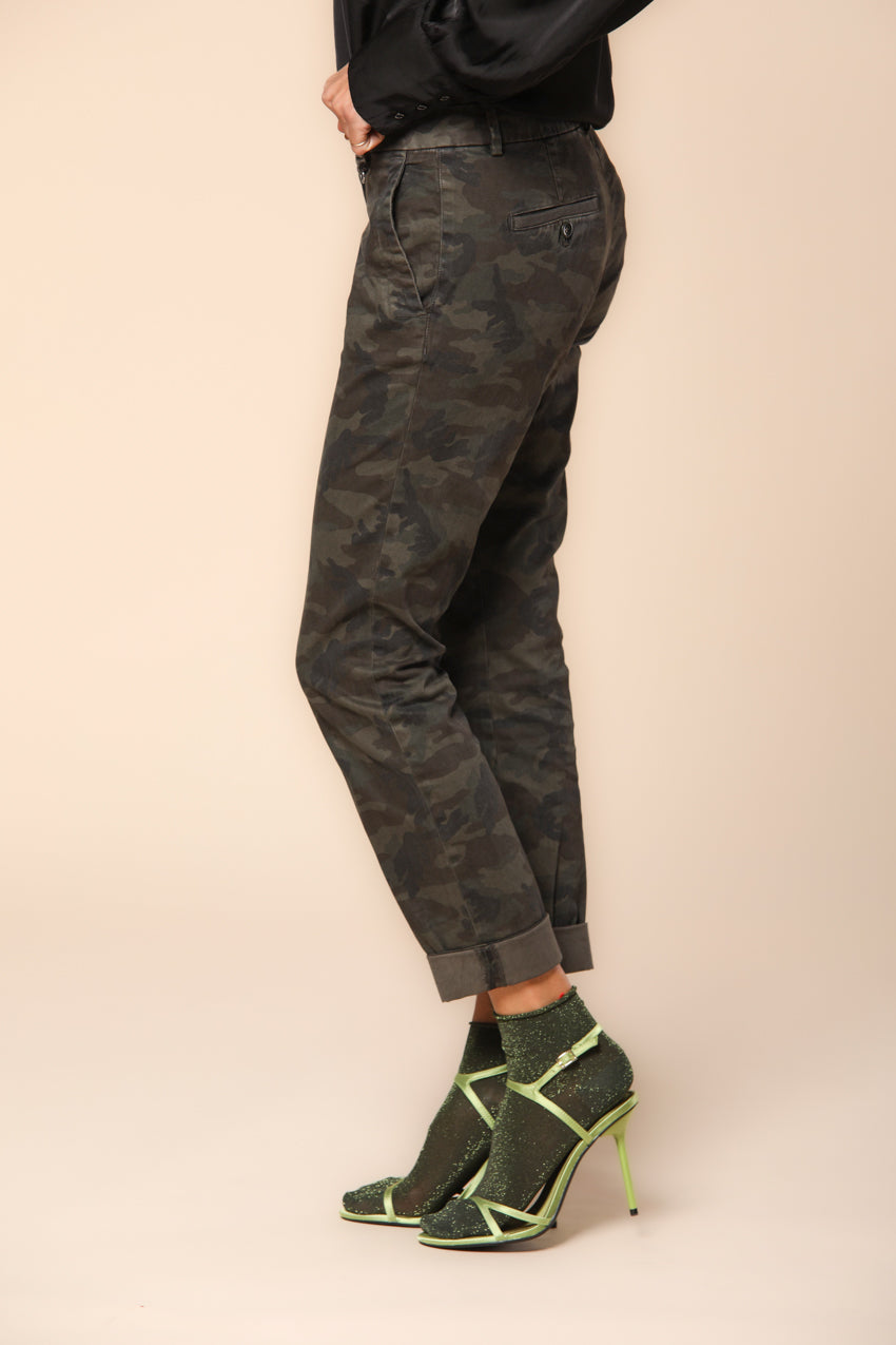 Jaqueline Archivio women's chino pants in camouflage-print gabardine, curvy fit ①