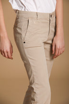Jaqueline Archivio pantalone chino donna in gabardina slim fit