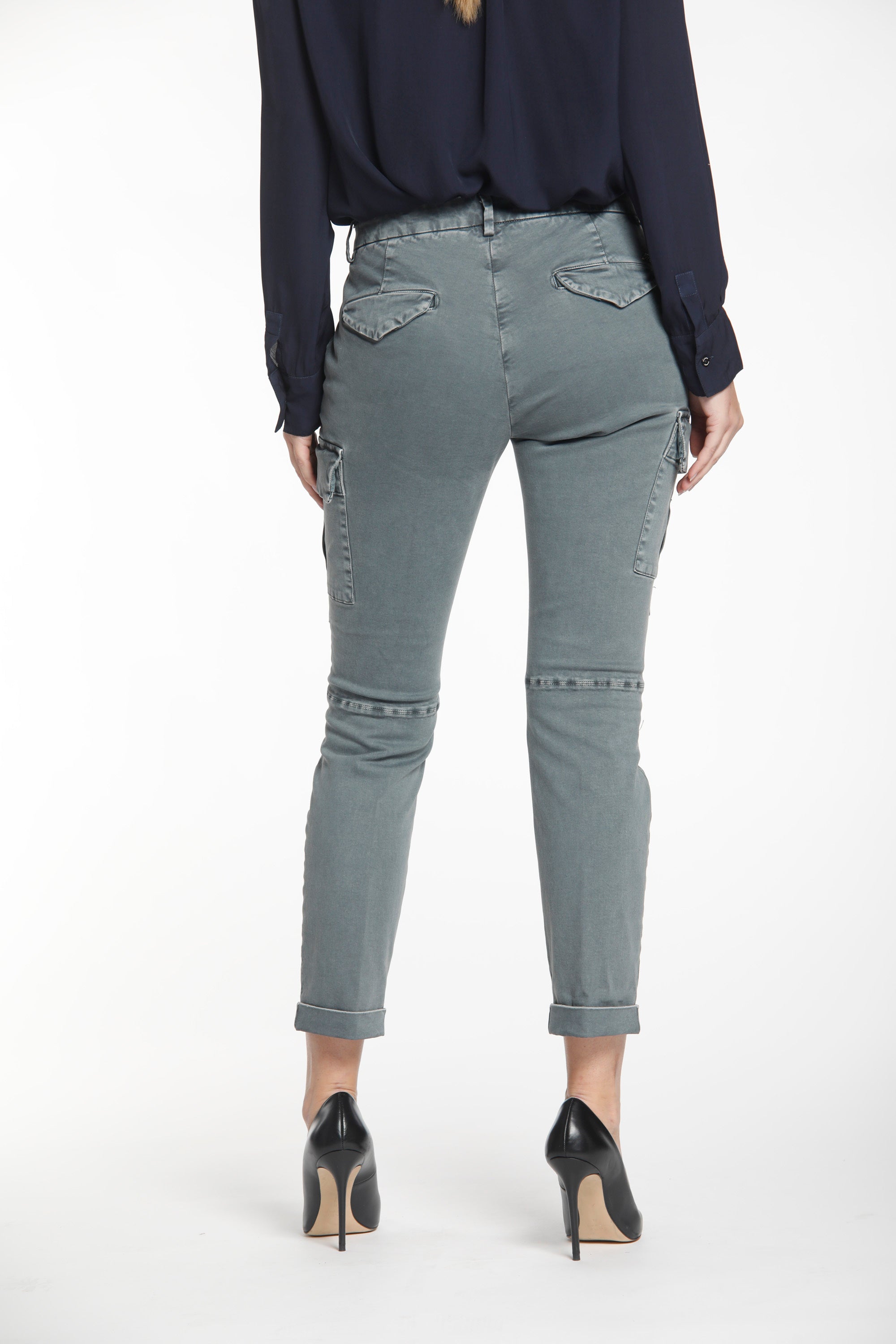 image 6 de pantalon cargo femme en satin gris foncé modèle Chile City de Mason's