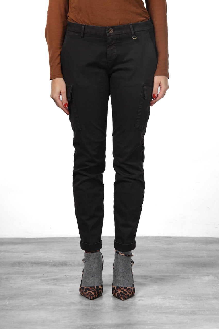 Chile City women’s cargo pants in satin with slim fit