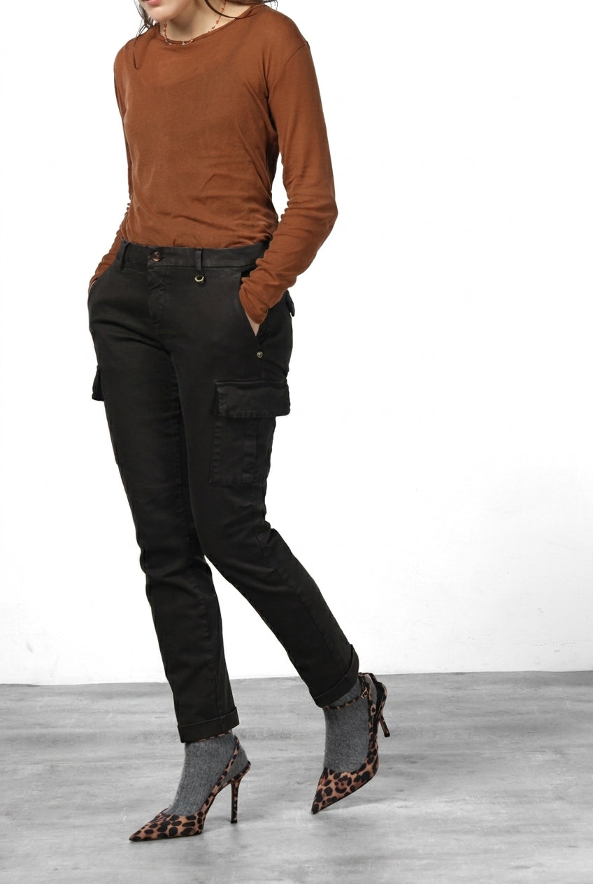 Chile City women’s cargo pants in satin with slim fit