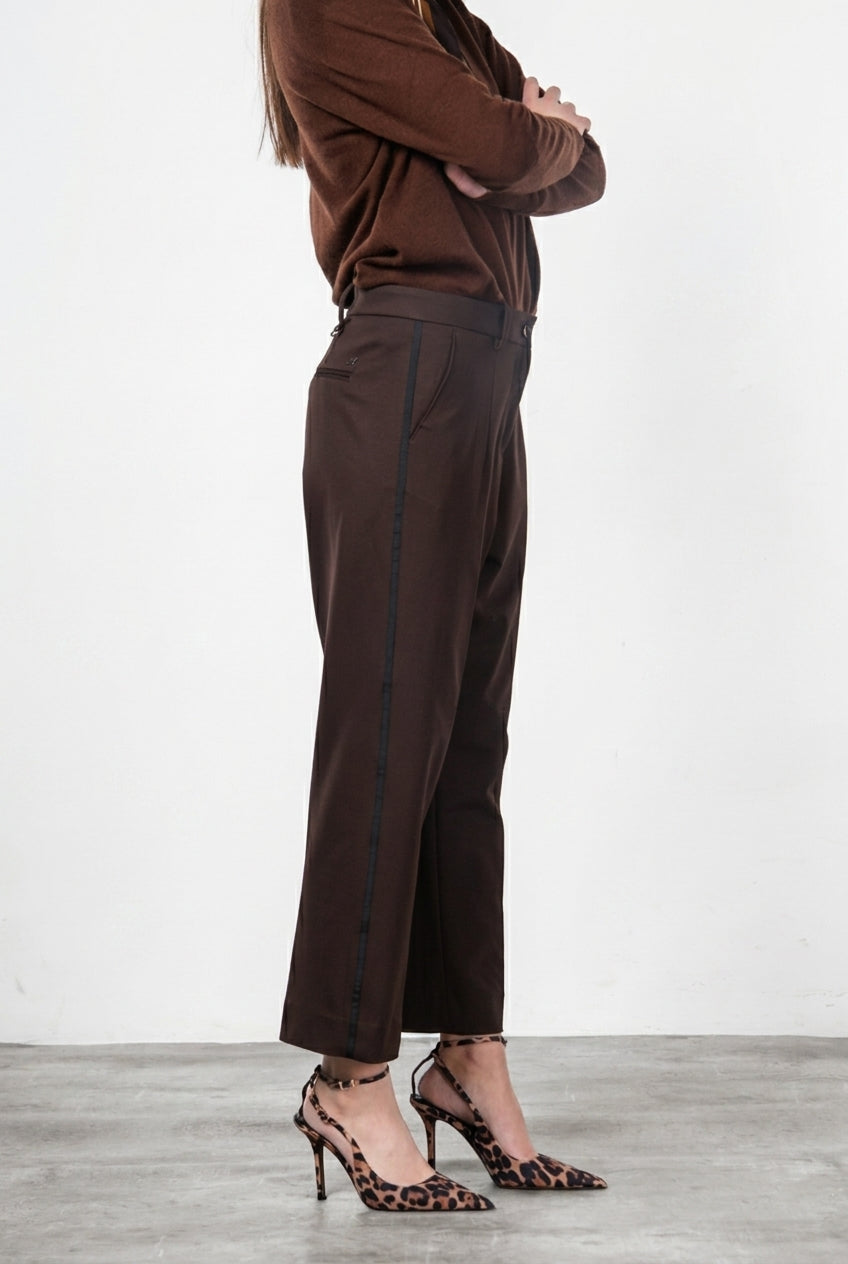New York O Shape women’s chino pants in technical jersey with carrot fit