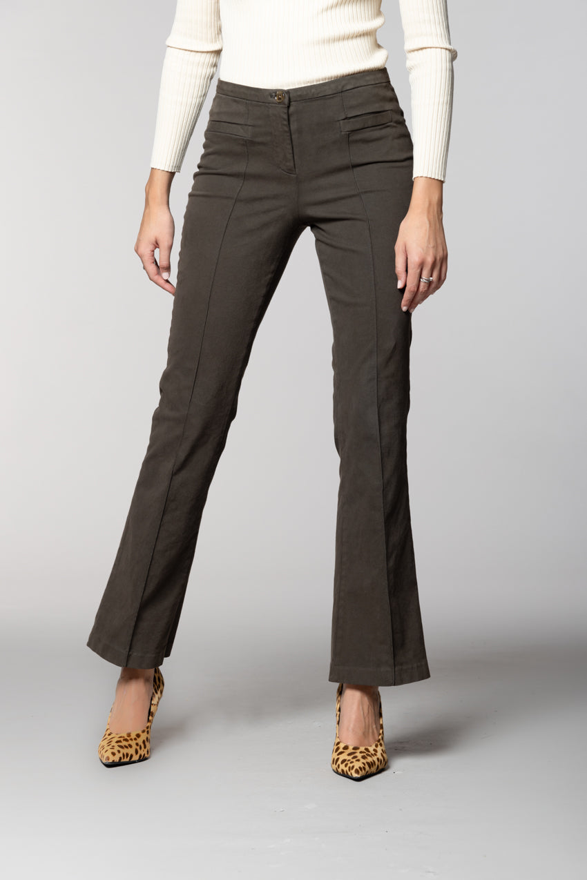 Milano Flare pantalone chino donna in raso slim fit