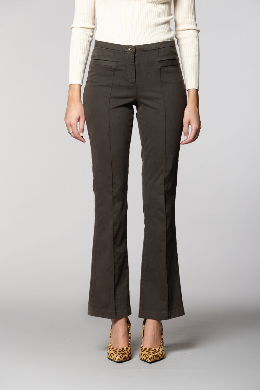 Milano Flare Damen-Chinohose aus Satin Slim Fit