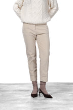 New York Carrot Damen-Chinohose aus glattem Samt, Carrot Fit ①