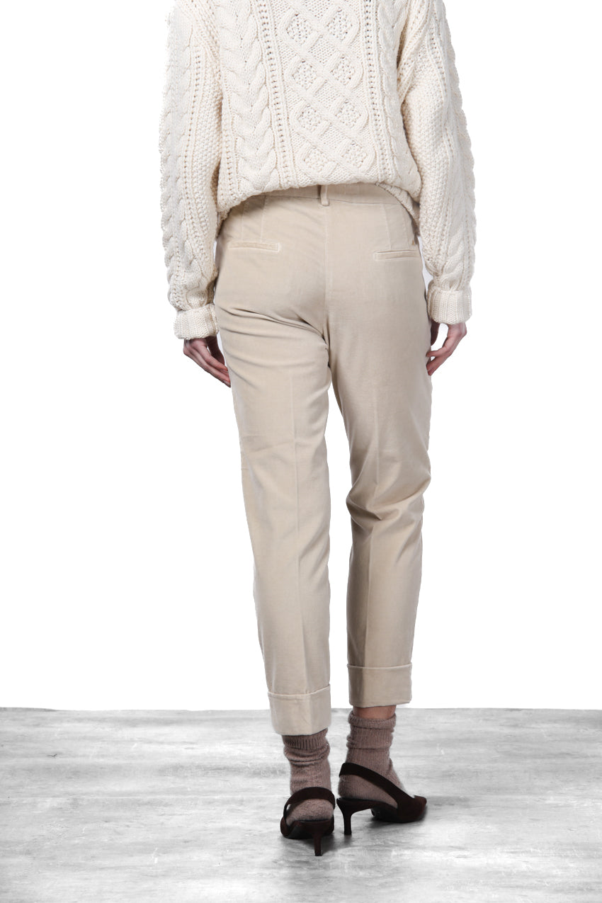 New York Carrot Damen-Chinohose aus glattem Samt, Carrot Fit ①