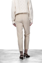 New York Carrot Damen-Chinohose aus glattem Samt, Carrot Fit ①
