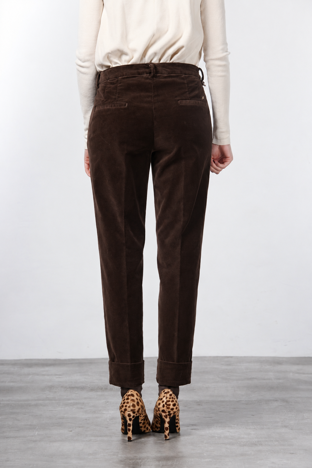 New York Carrot pantalon chino femme en velours lisse carrot fit ①
