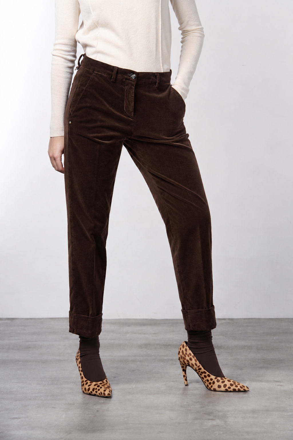 New York Carrot pantalon chino femme en velours lisse carrot fit ①
