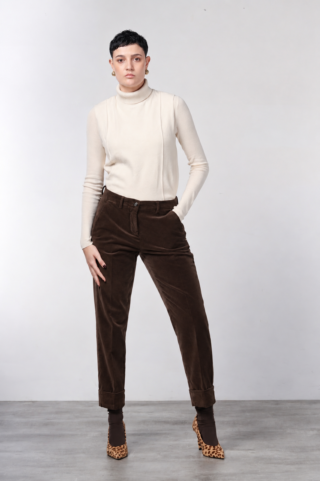 New York Carrot pantalon chino femme en velours lisse carrot fit ①

