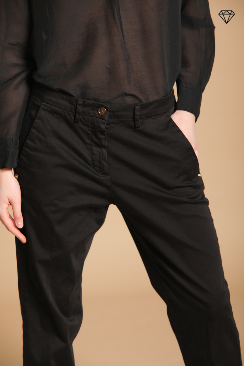 New York Damen Chino Hose aus Stretch-Satin im Carrot Fit ①