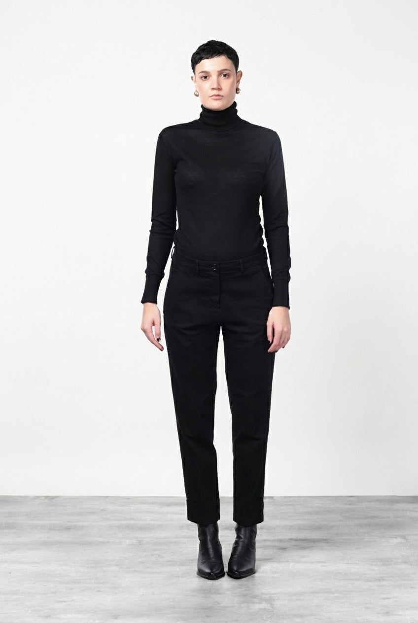 New York Carrot women’s chino trousers in satin, carrot fit ①