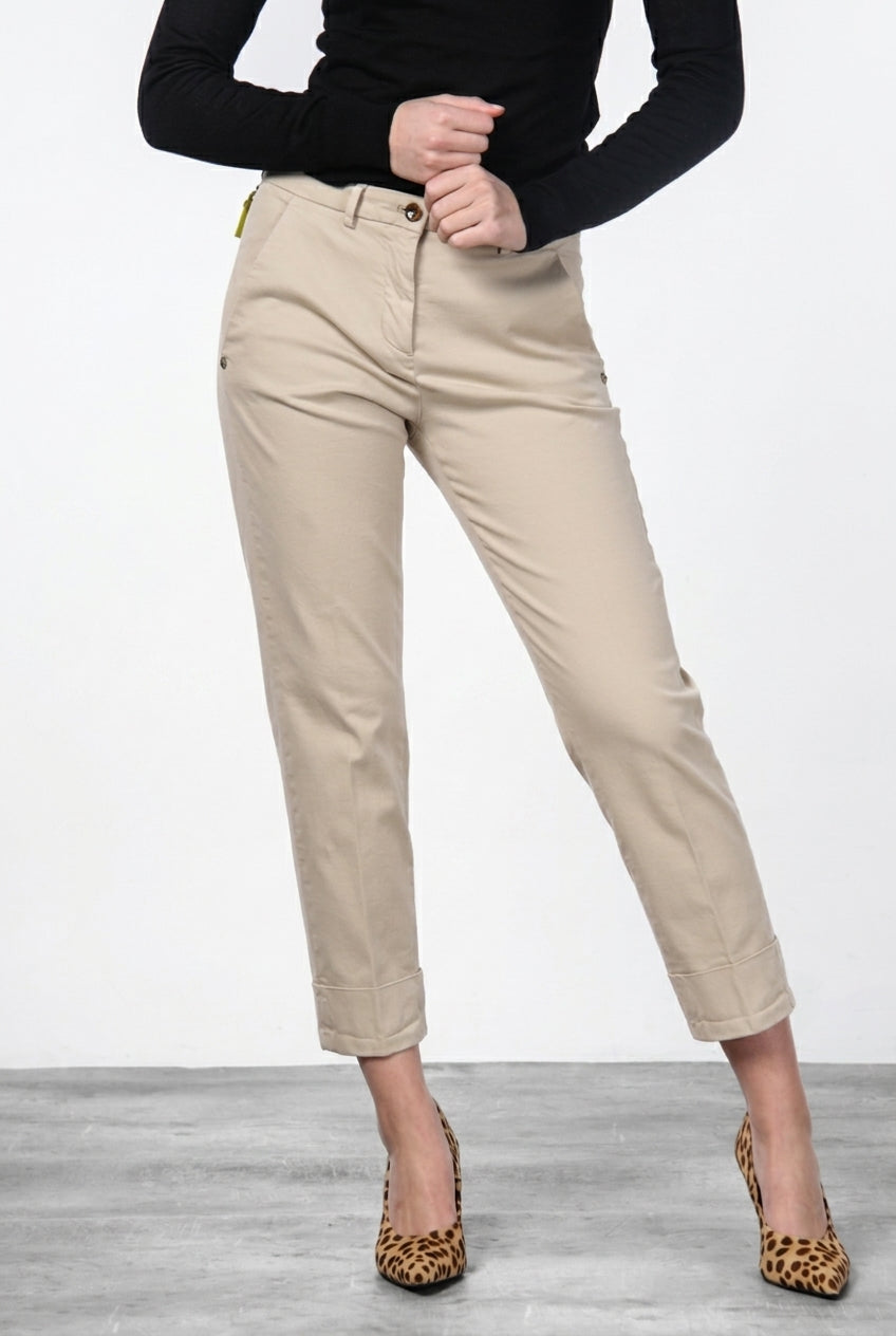 New York Carrot women’s chino pants in satin with carrot fit ①