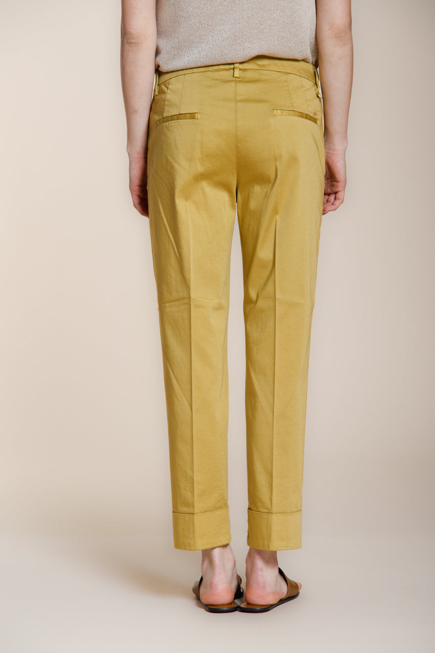 New York Carrot pantalon chino femme en satin stretch carrot fit ①
