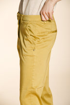 New York Carrot pantalon chino femme en satin stretch carrot fit ①