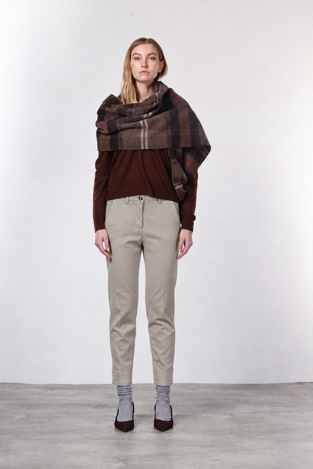 New York Carrot pantalon chino femme en gabardine de coton et laine carrot fit ①
