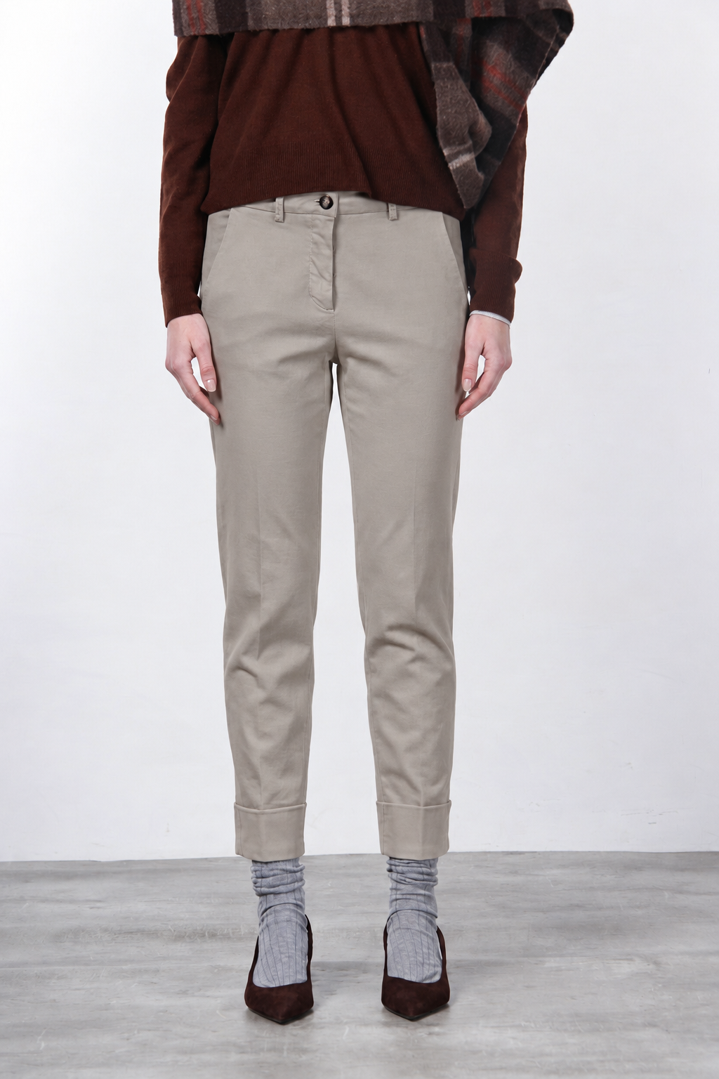 New York Carrot pantalone chino donna in gabardina cotone e lana carrot fit ①