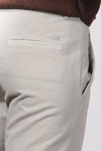 New York Carrot pantalon chino femme en gabardine de coton et laine carrot fit ①
