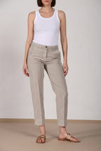 Dettaglio pantalone chino donna New York Carrot Mason's beige scuro in twill SS26