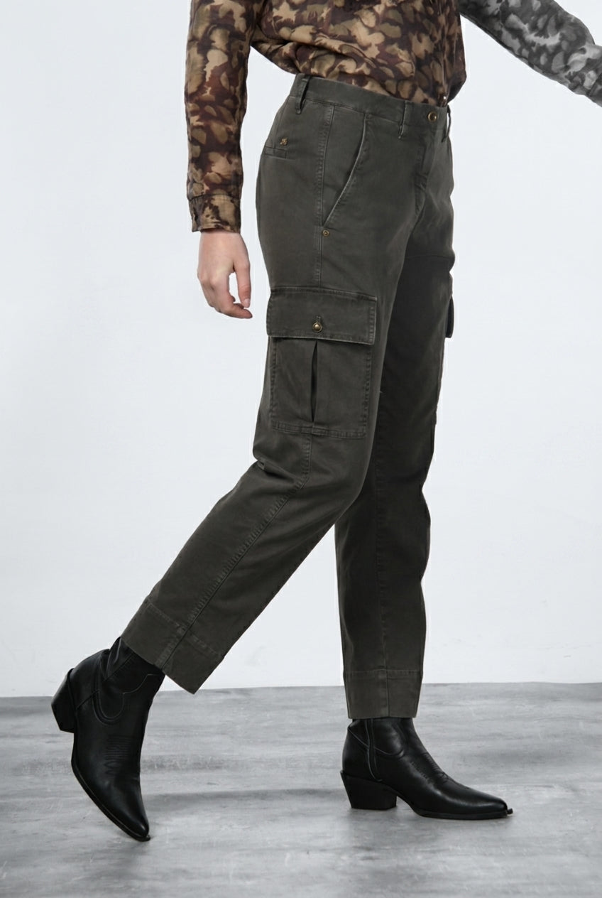 Marlene Cargo pantalone cargo donna in gabardina carrot fit