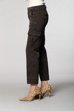 Marlene Cargo pantalone cargo donna in gabardina carrot fit
