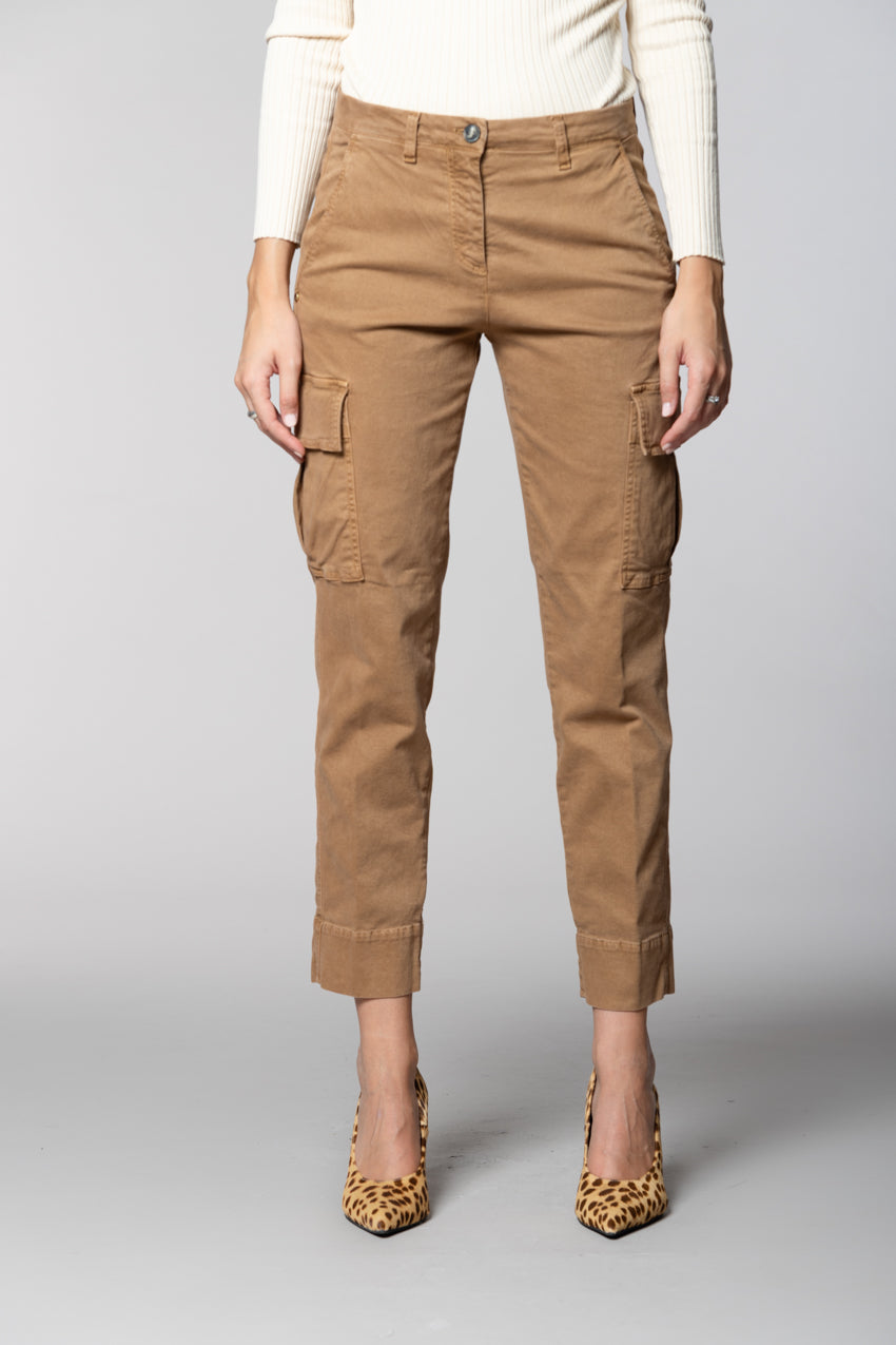 Marlene Cargo pantalone cargo donna in gabardina carrot fit