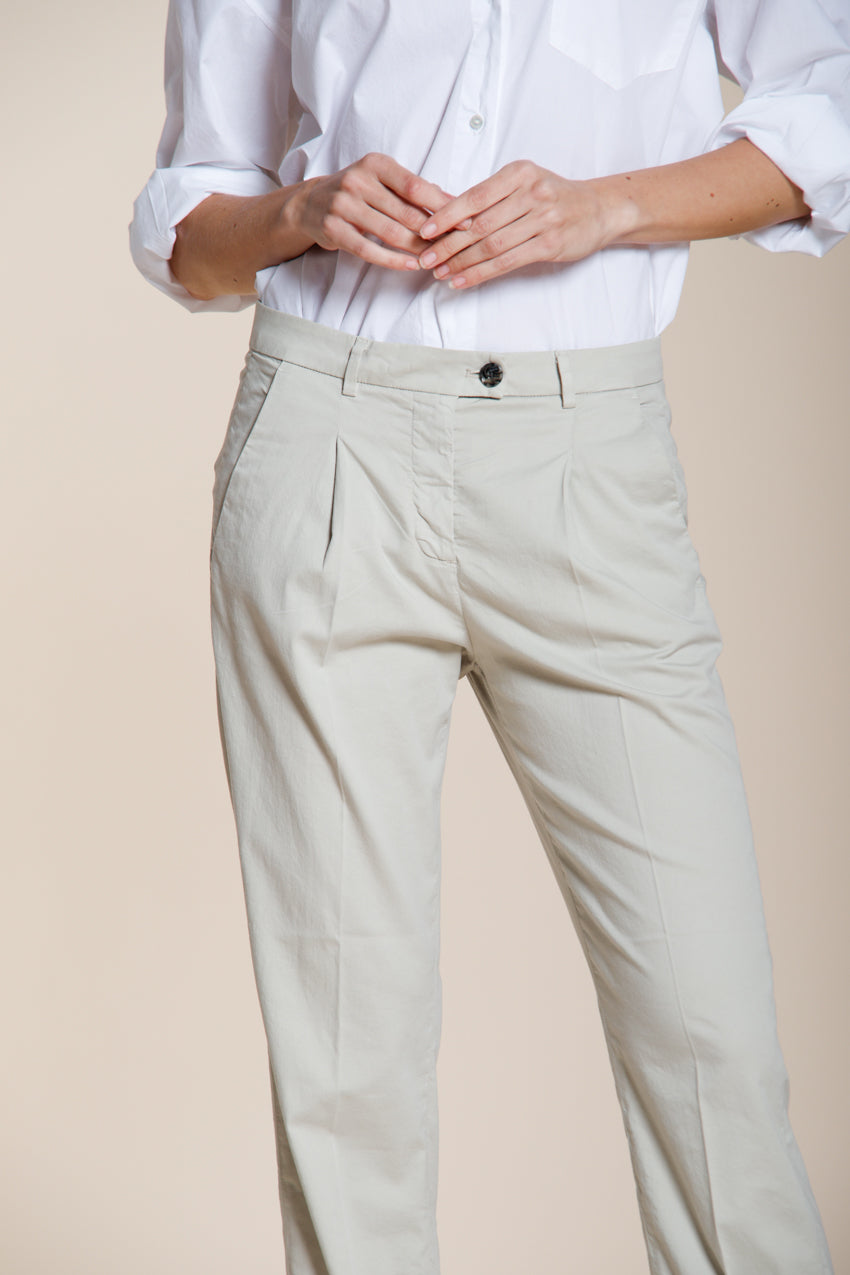 New York Carrot Sartoriale 1 Pince women’s chino trousers in cotton and silk satin carrot fit ①
