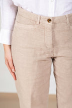 Dettaglio vita pantalone chino donna New York Carrot Mason's beige medio in stuoia SS26
