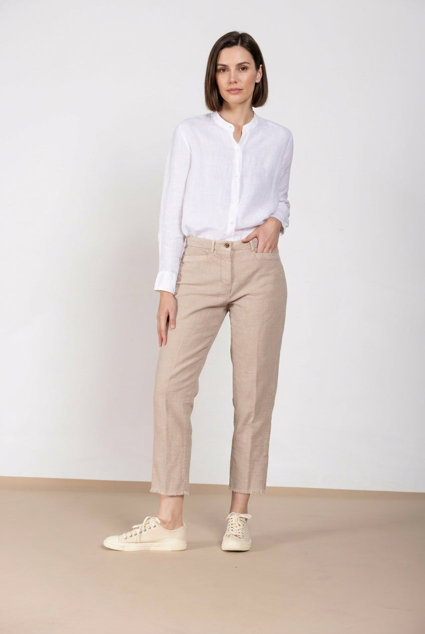 Dettaglio pantalone chino donna New York Carrot Mason's beige medio in stuoia SS26