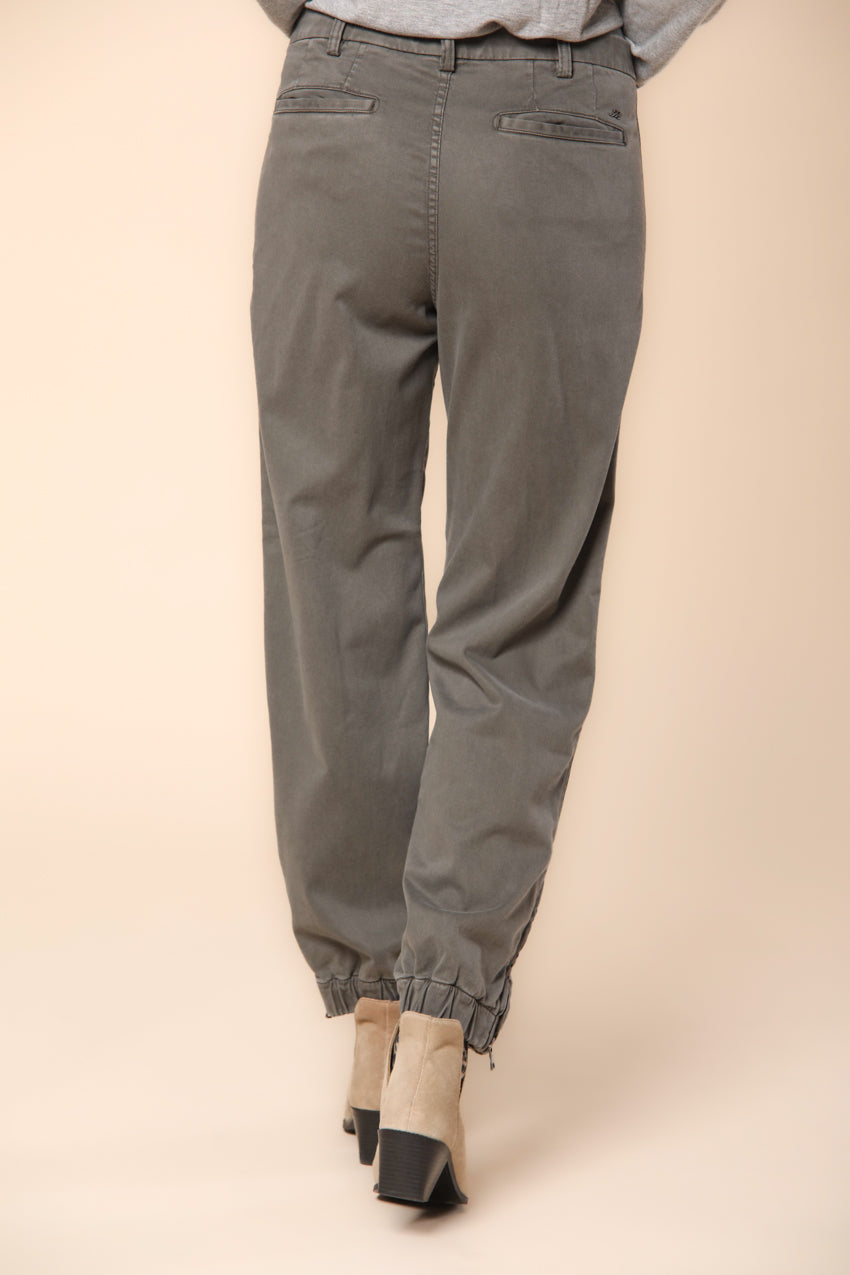 Evita pantalone cargo donna in raso stretch curvy fit