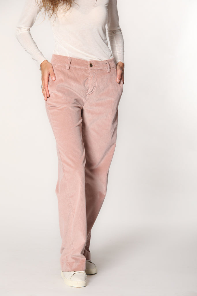 Image 1 of women's chino pants in powder-colored corduroy New York Straight model by Mason's