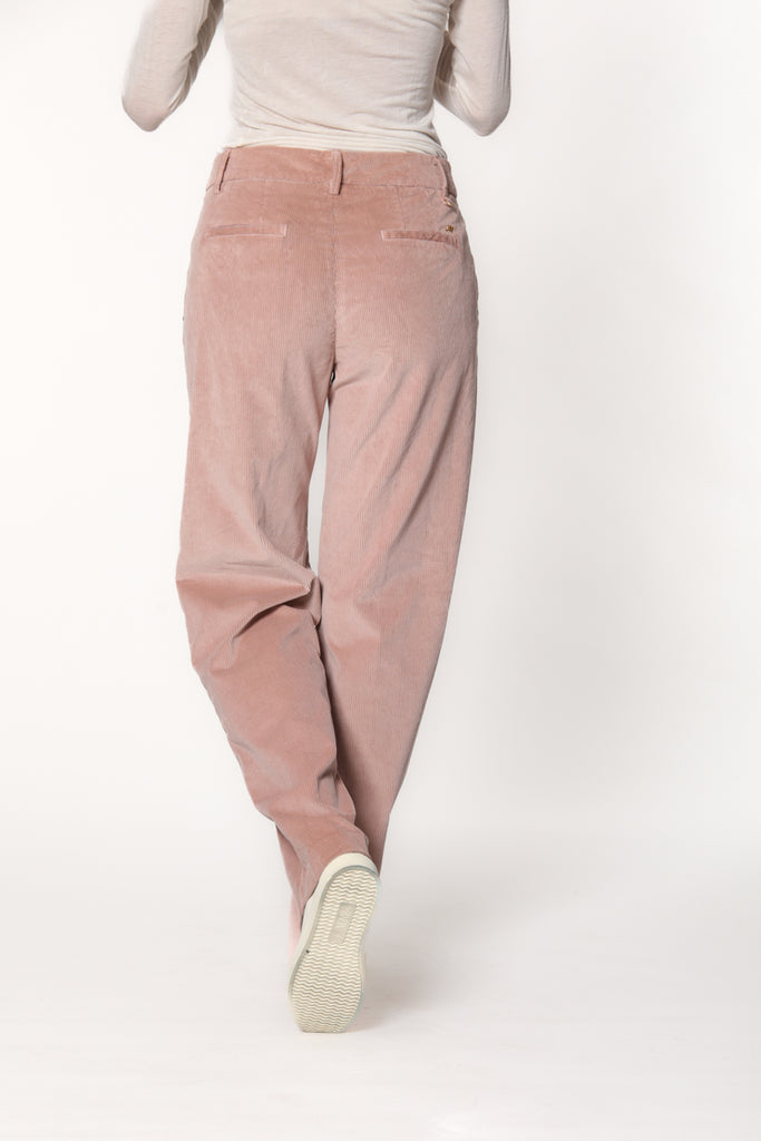 Image 4 of women's chino pants in powder-colored corduroy New York Straight model by Mason's