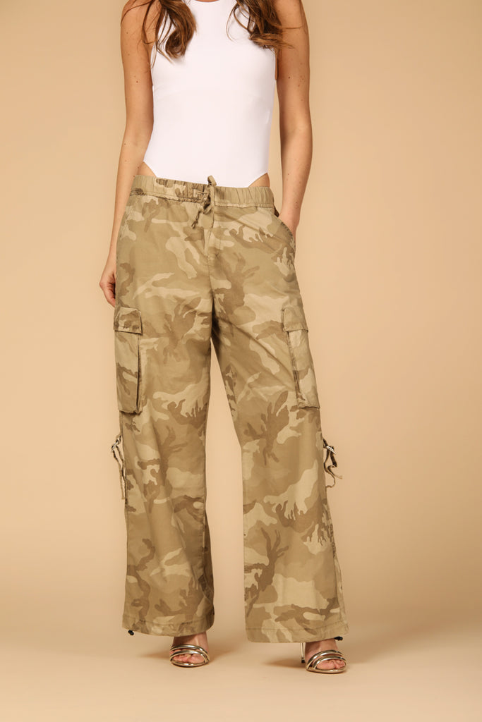 Image 6 of women's camouflage cargo pants, Francis model, in light brown with a relaxed fit by Mason's