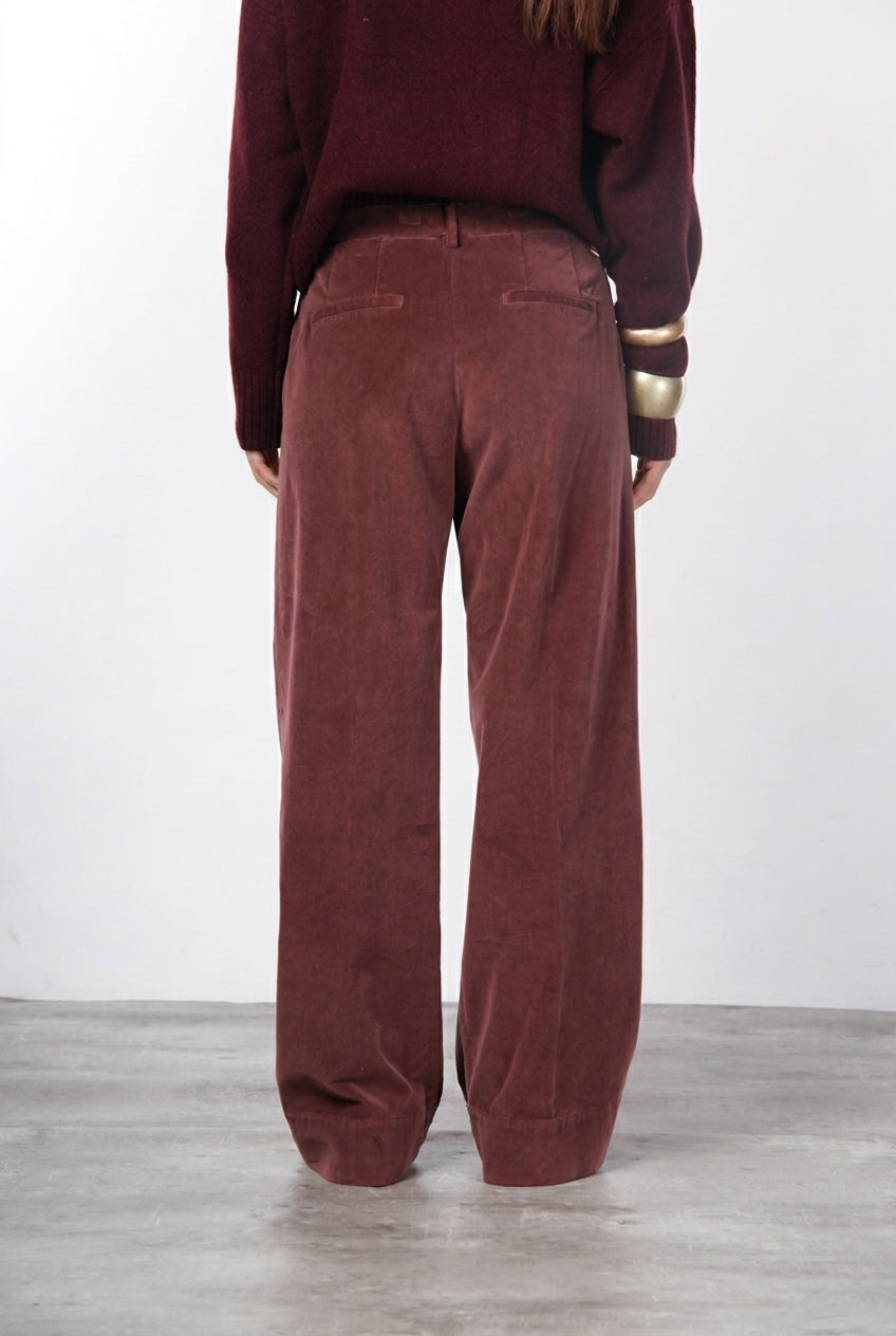 New York Studio women’s chino trousers in smooth velvet, straight fit