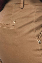 New York Studio women’s chino pants in satin with straight fit