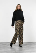 Dallas Wide Work women’s chino pants in camouflage-pattern bull with straight fit