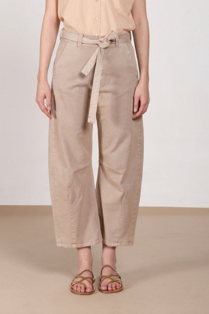 Vivienne City pantalon chino femme en bull stretch balloon fit